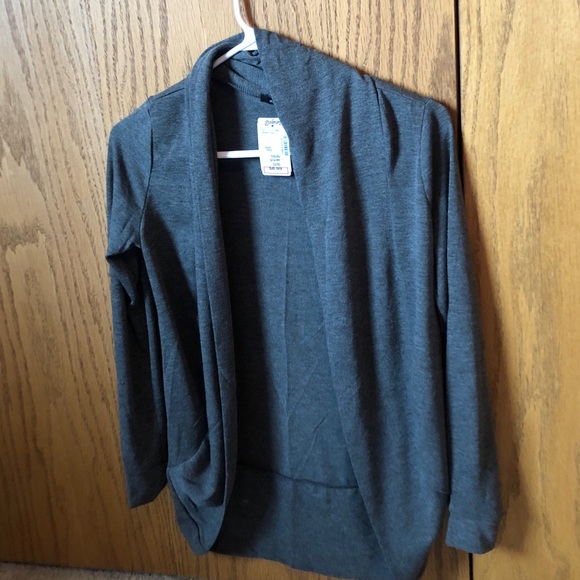 Sweaters - Gray cardigan